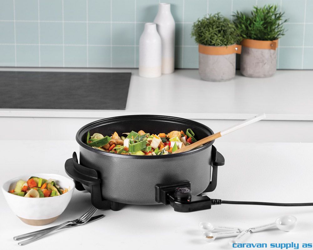 Stekepanne Tristar XL Ø30cm m/glasslokk - perfekt for camping - Fritidsshoppen.nobobilbobil/campingvogncamping