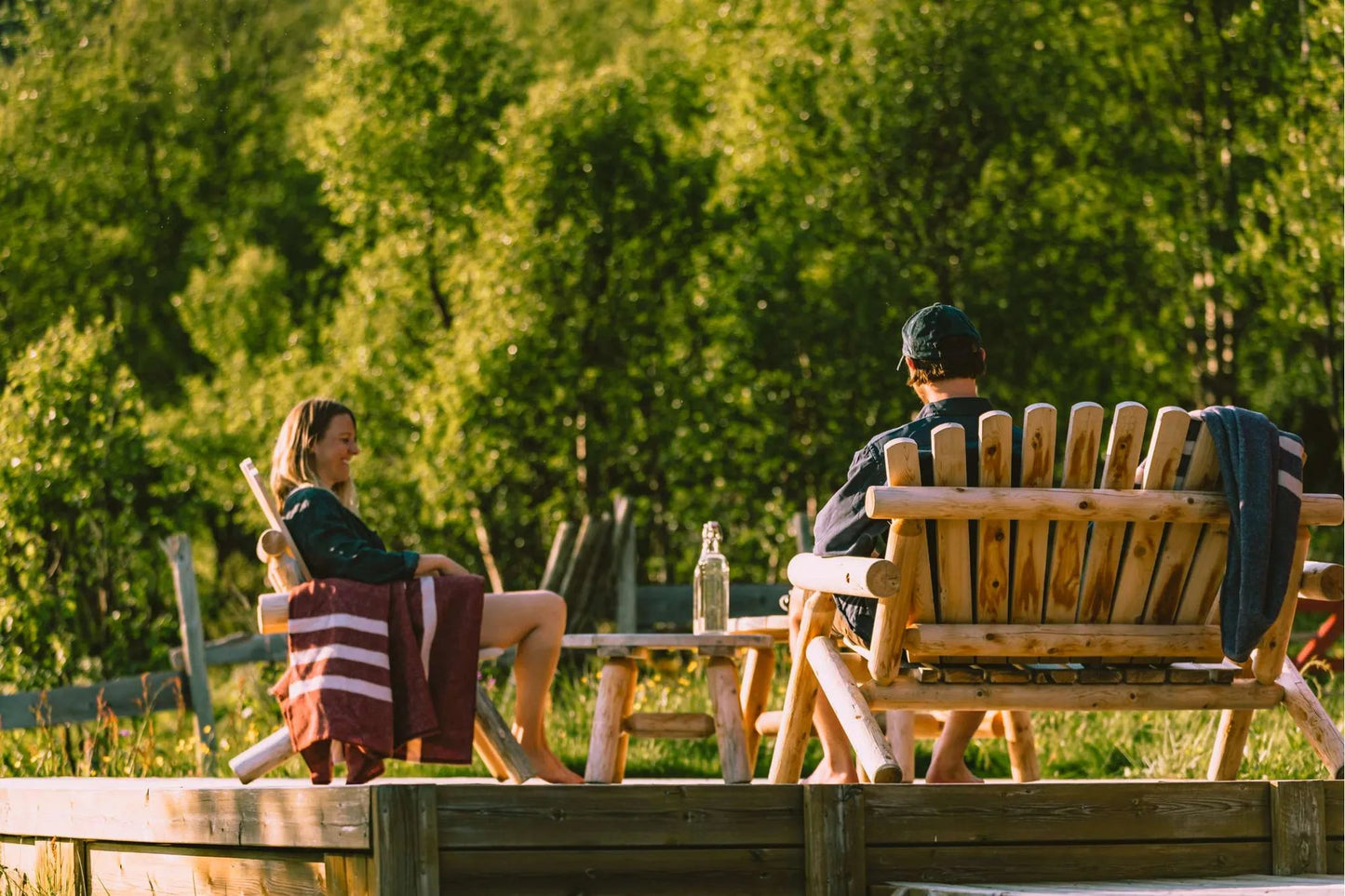 Canadian Outdoor Log Toseter på terrasse om sommeren