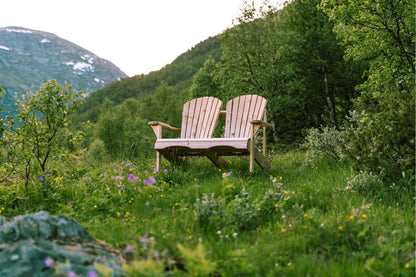 Classic Adirondack Toseter på terrasse om sommeren