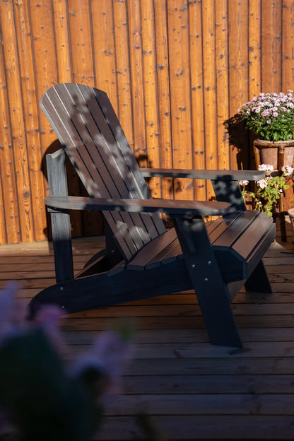 Canadian Outdoor Faur valley sol på en platting inntil en brunbeiset husvegg