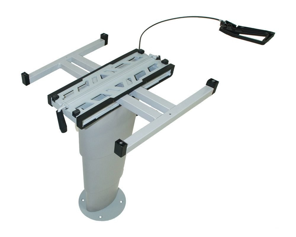 bordunserstell i sølvfarge på hvit bakgrunn