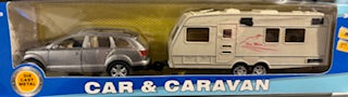 sølvgrå lekebil med campingvogn i eske
