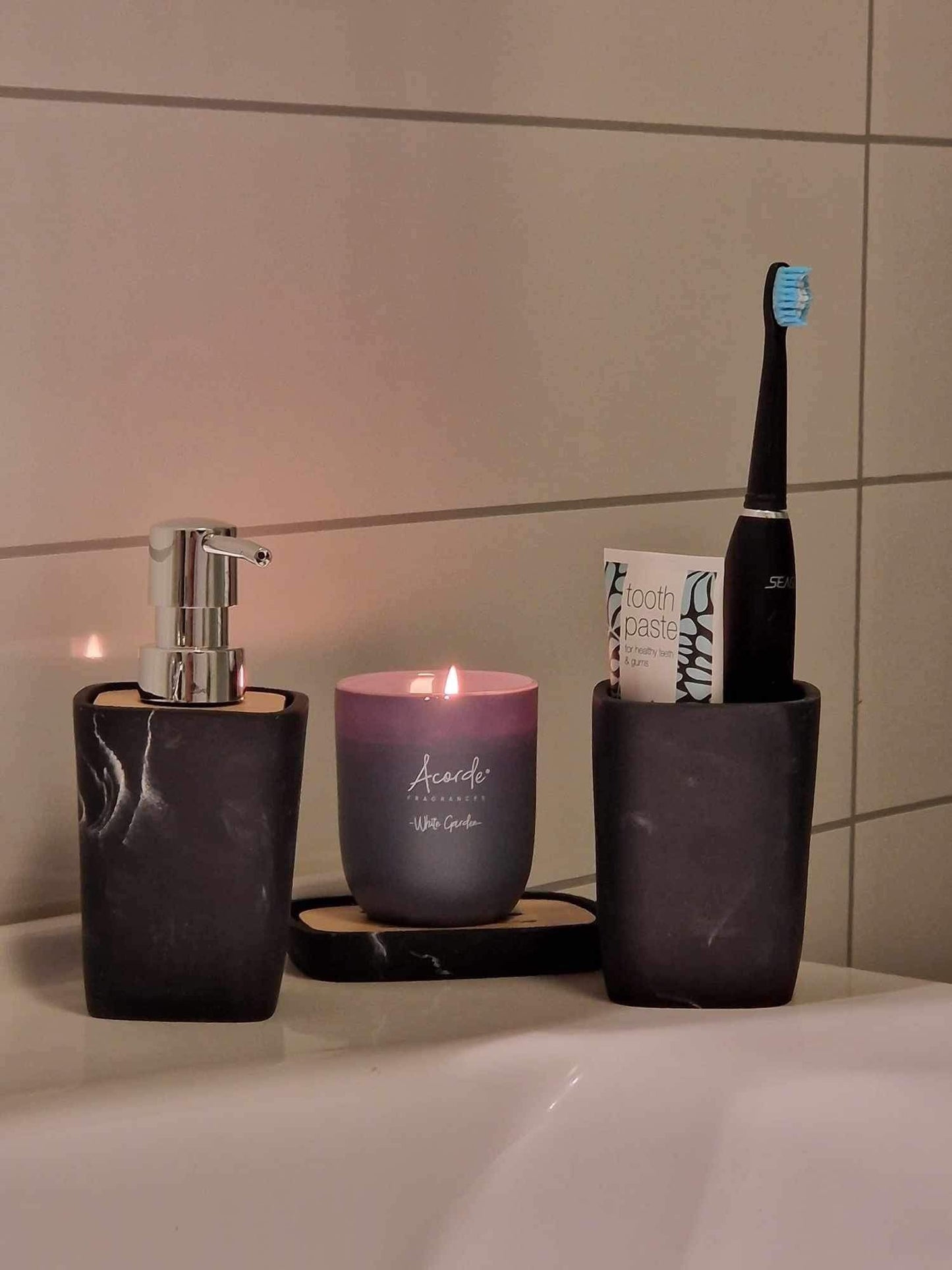 Klassisk sort baderomsutstyr - Hjem & Fritidsshoppen.no