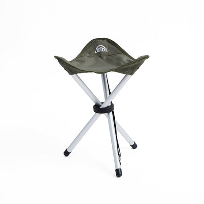 Doite grnn tripod stol på hvit bakgrunn