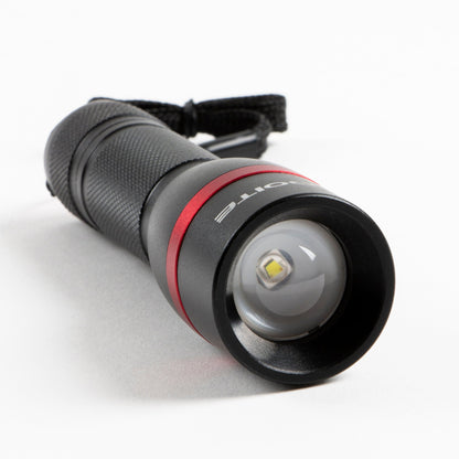 Doite Torr Lommelykt – 80 lumen, kompakt og regnbestandig - Fritidsshoppen.noDoiteDoite Lommelykt Lys Turutstyr Camping Beredskap Nødutstyr Hodelykt og lommelykt 80 lumen Regnbestandig Friluft Outdoor Kompakt lykt FritidsshoppenDoitelykt