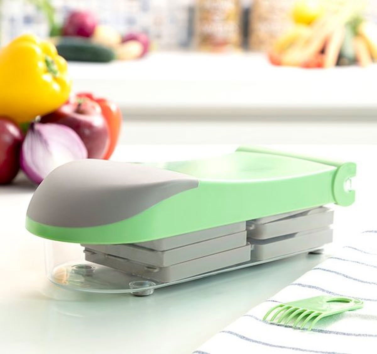 Grønnsaksskjærer, rivjern og mandolin 7 - i - 1 med tilbehør fra InnovaGoods - Fritidsshoppen.nogrønnsaksskjærerkjutkjøkken