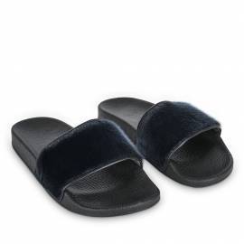 Manuel sandal i sort inuitisk selskinn – harpsel – på hvit bakgrunn - Great Greenland