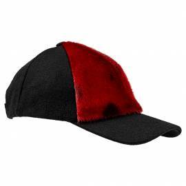 Caps med front i sort og rød inuitisk selskinn fra Grønland