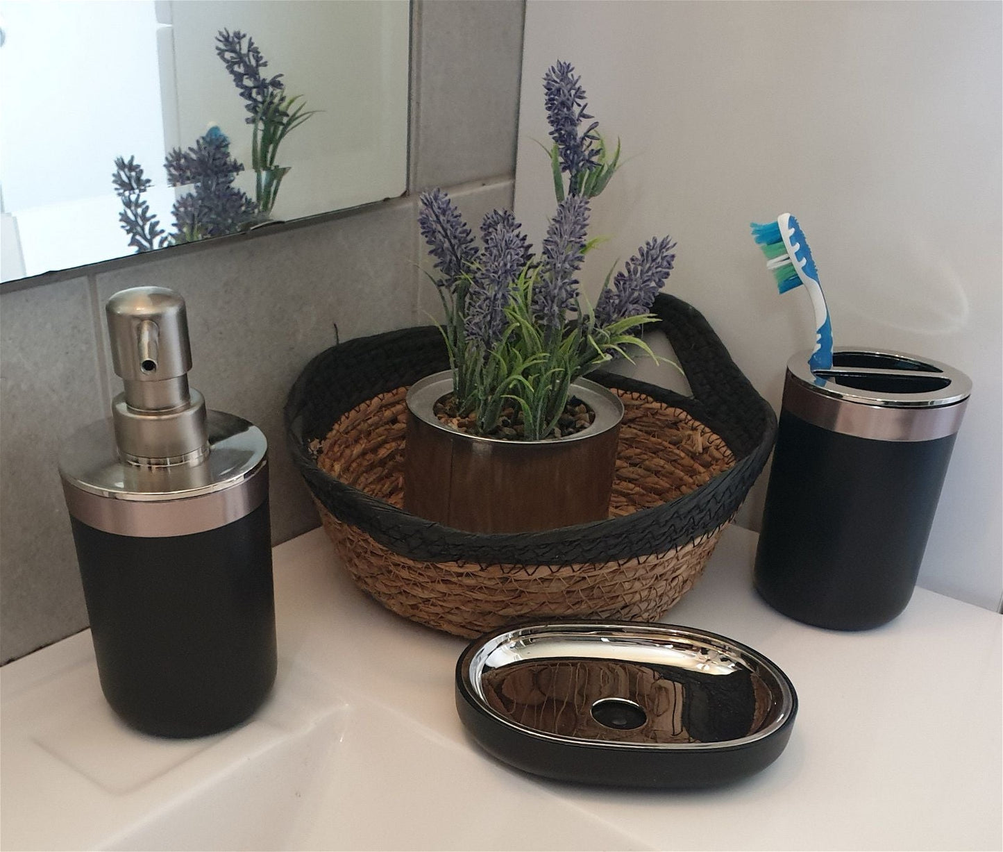 Sort såpedispenser - Fritidsshoppen.nobaderombaderomsutstyrbadu