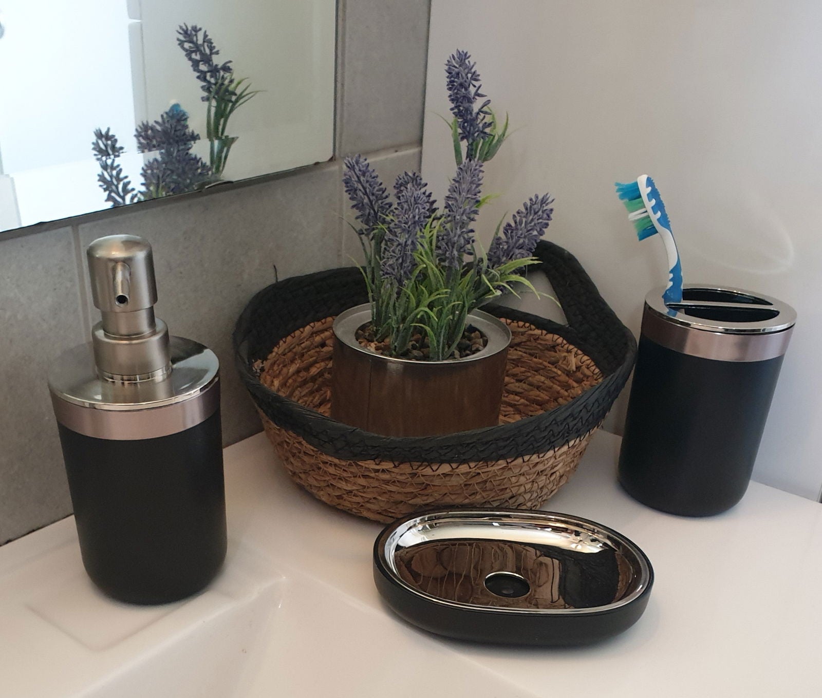 Sort såpeskål - Fritidsshoppen.nobaderombaderomsutstyrbadu