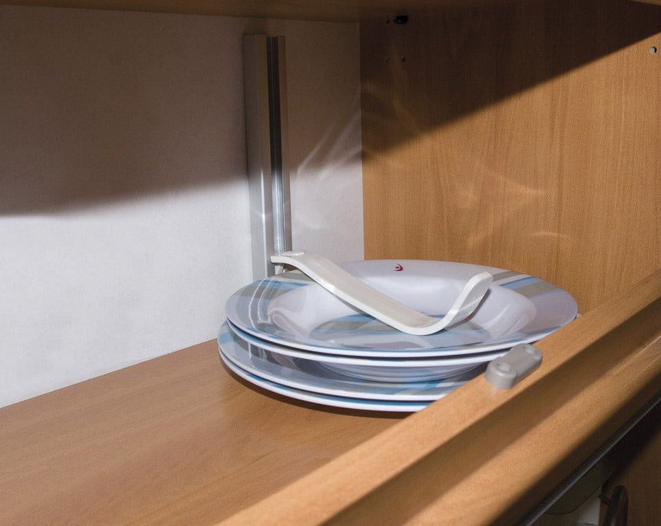 Tallerkenholder - sikrer serviset! - Fritidsshoppen.nobobilbobilutstyrbåt