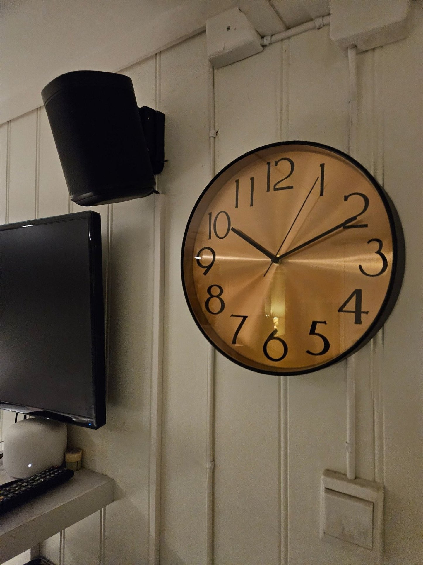 Veggklokke 30 cm aluminium - 4 Living Collection - Fritidsshoppen.noDekorInteriørklokke