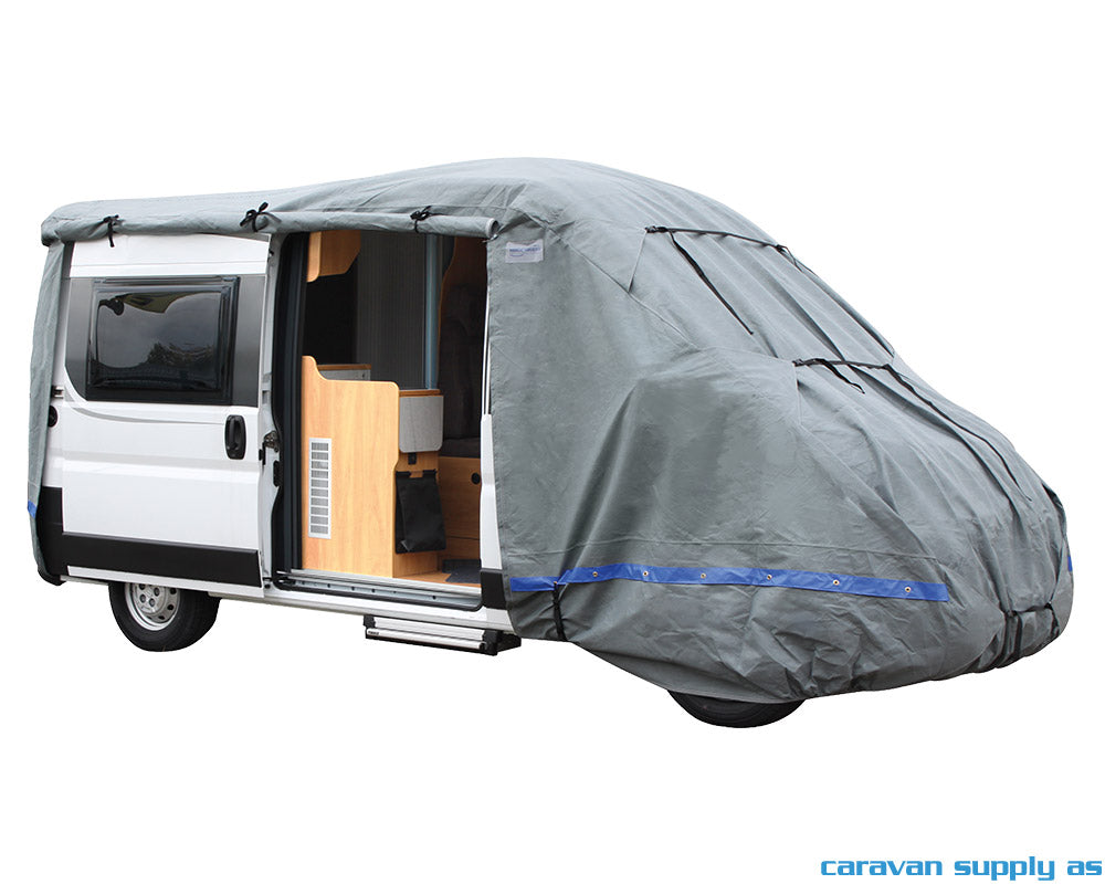 Wintertime trekk L615 på Fiat Ducato bybobil med glidelås åpen ved sidedøren