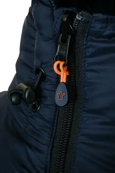 orange glidelås på en blå utekos